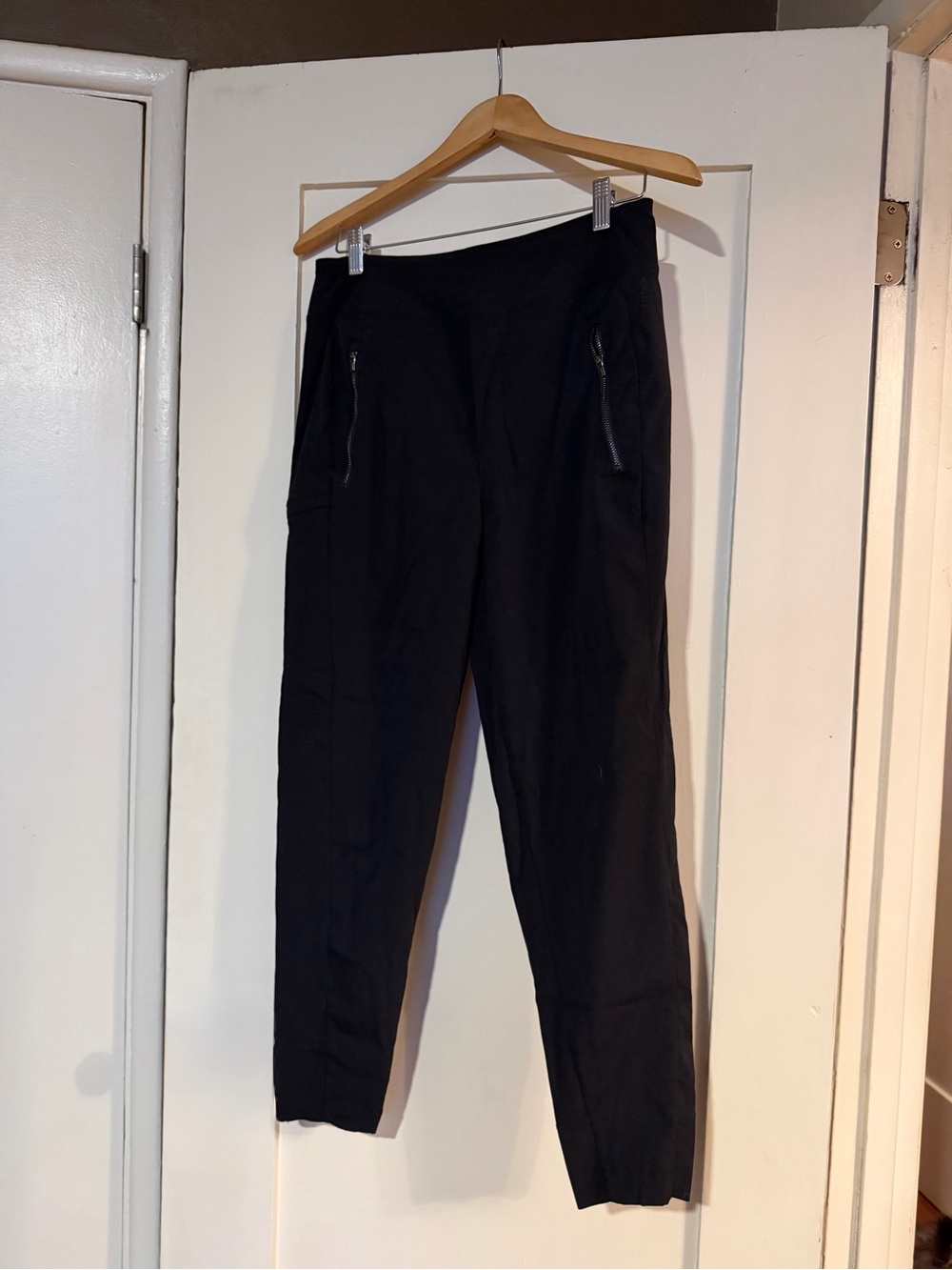 Athleta Black Straight Leg Pull-On Travel Pants Zip Pockets 6